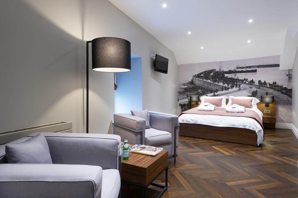 Claremont Hotel Douglas Bagian luar foto